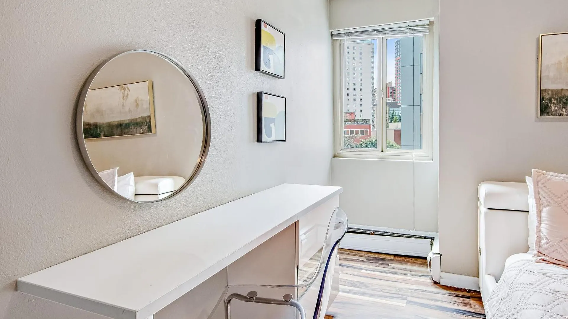 The Heart Of Seattle Apartment
