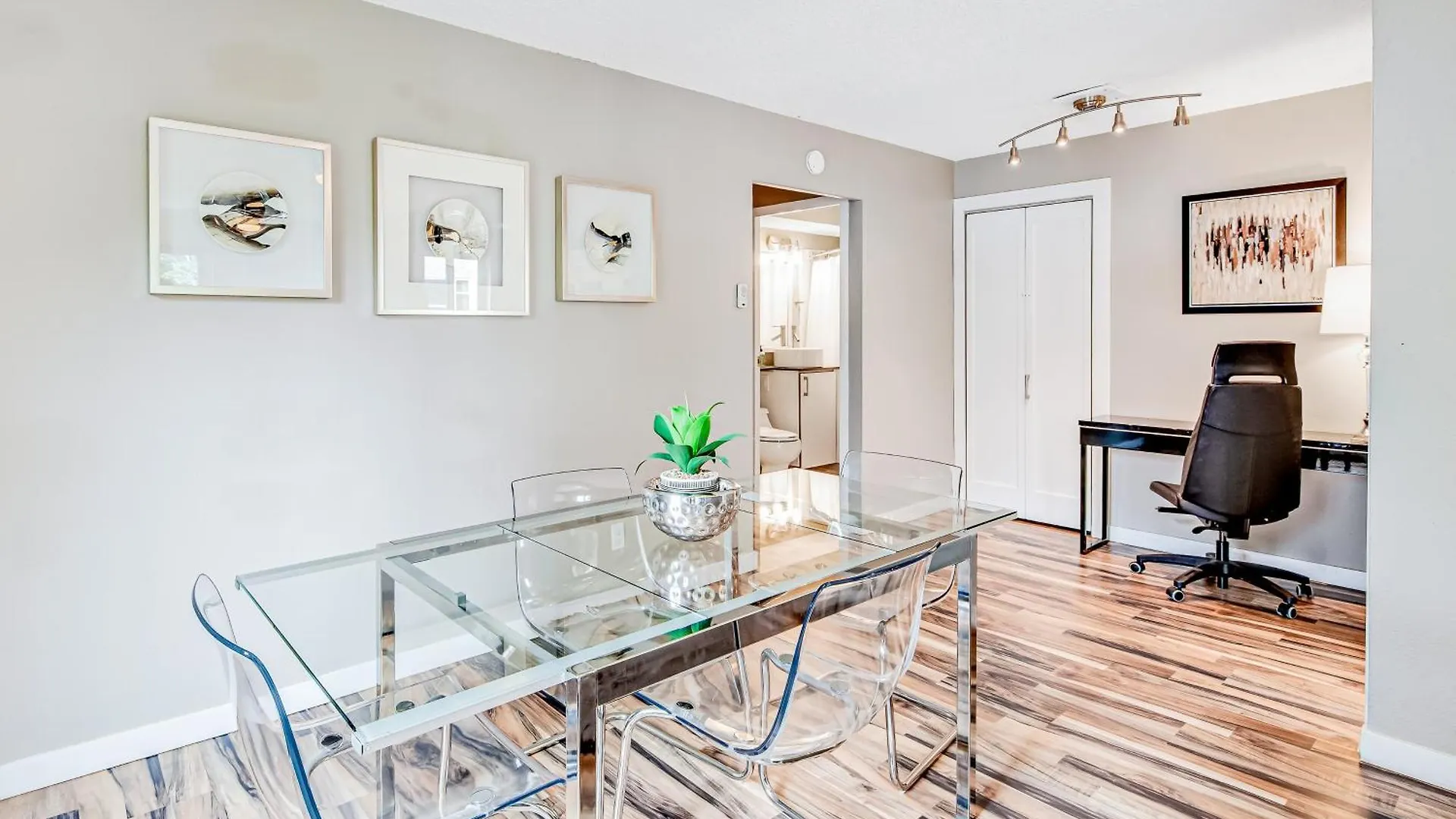 The Heart Of Seattle Apartment